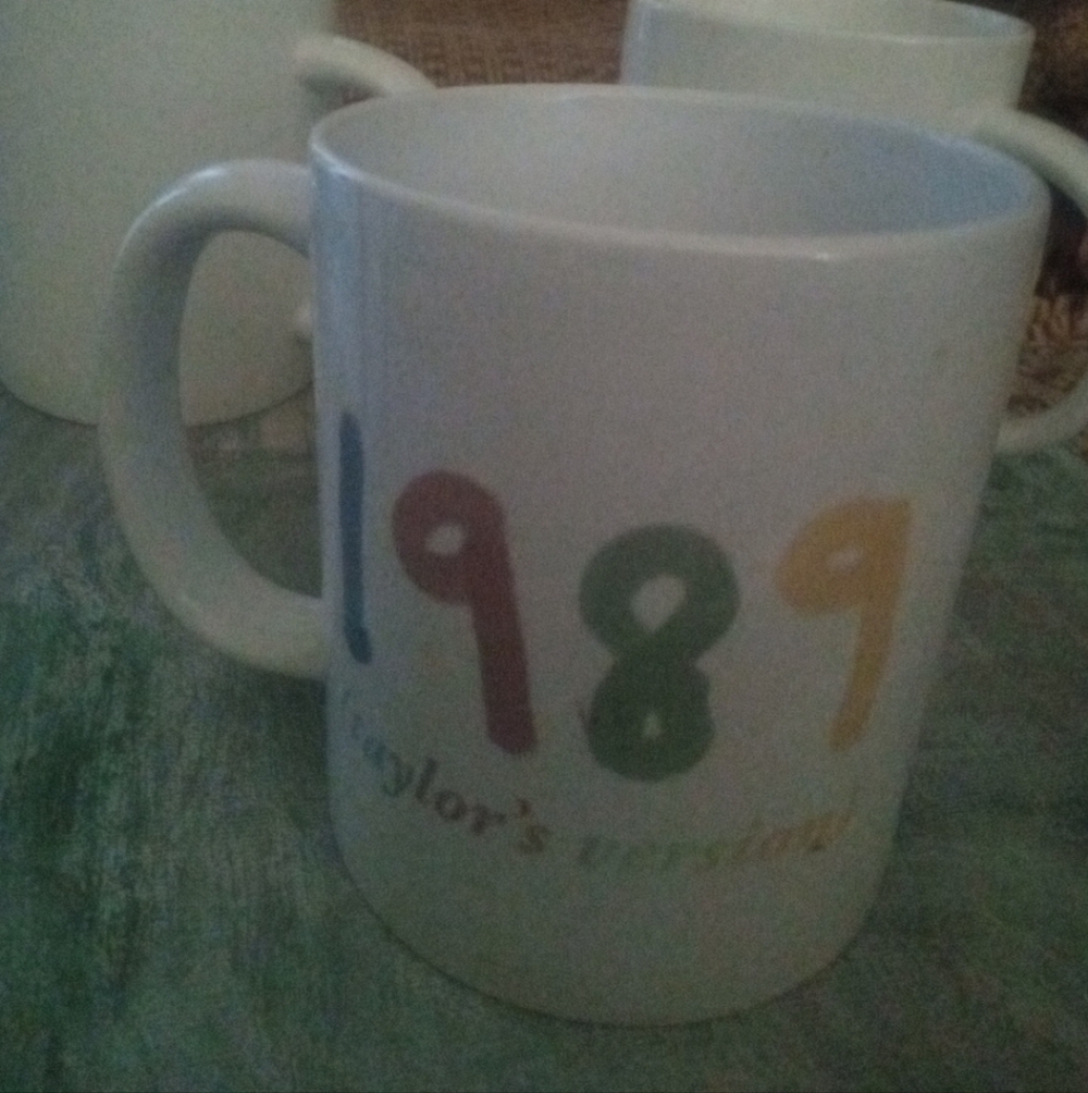 TAYLOR SWIFT 1989 MUG